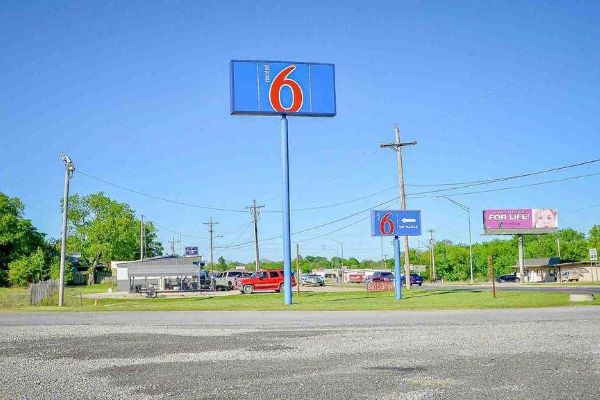 OK Motel 6 Atoka